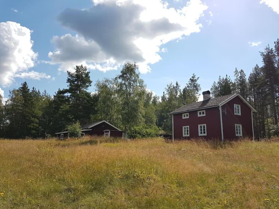 Charmig Gard Med Bastu, Strandtomt Och Utedusch I Naturskoent Omrade 스베그 외부 사진