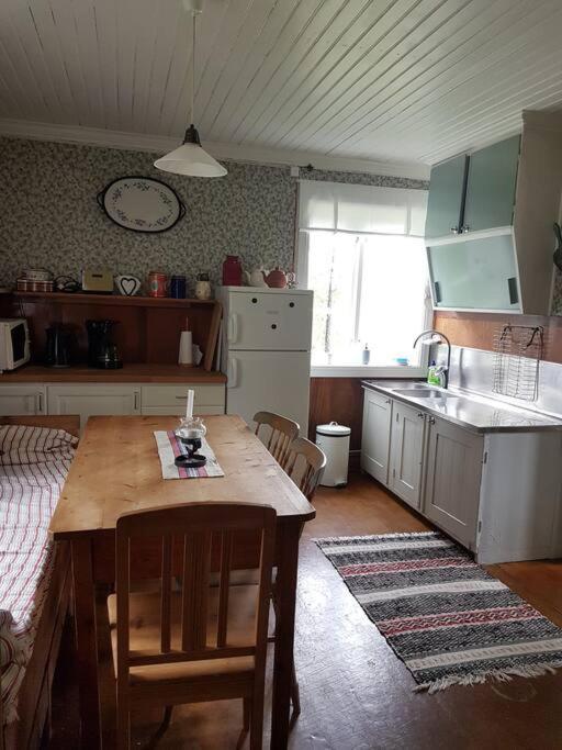 Charmig Gard Med Bastu, Strandtomt Och Utedusch I Naturskoent Omrade 스베그 외부 사진