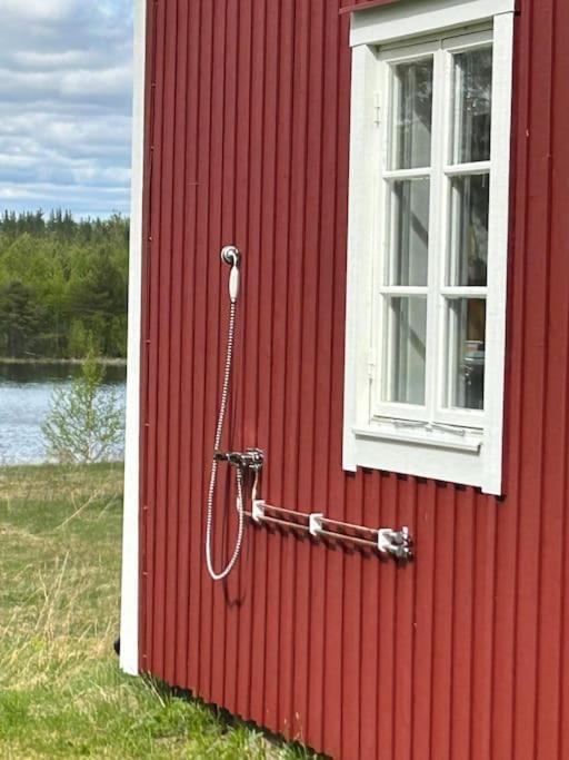 Charmig Gard Med Bastu, Strandtomt Och Utedusch I Naturskoent Omrade 스베그 외부 사진
