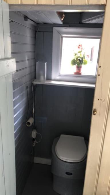 Charmig Gard Med Bastu, Strandtomt Och Utedusch I Naturskoent Omrade 스베그 외부 사진